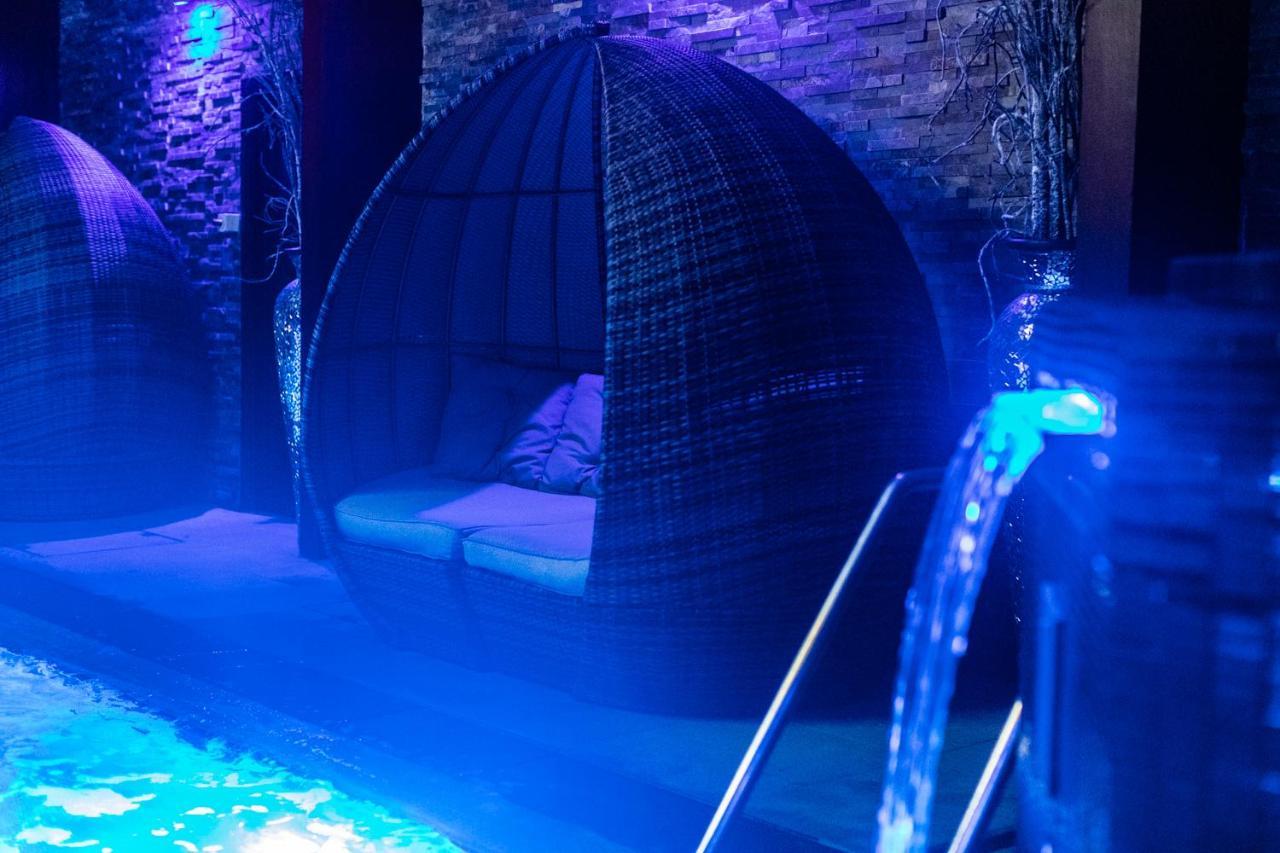 Lakes Hotel & Spa ボウネス＝オン＝ウィンダミア エクステリア 写真 The Blue Lagoon