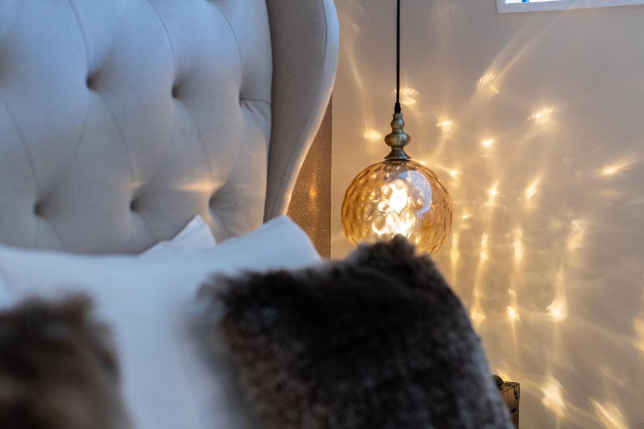 Lakes Hotel & Spa ボウネス＝オン＝ウィンダミア エクステリア 写真 A light bulb